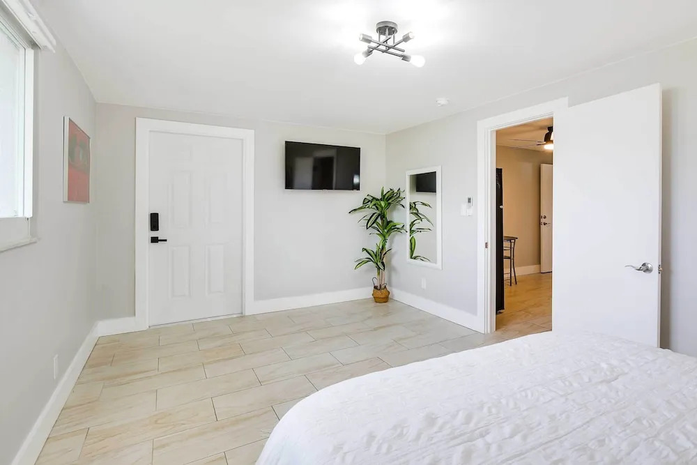 1 Mi to Pompano Beach: Home w/ Patio & Pool!