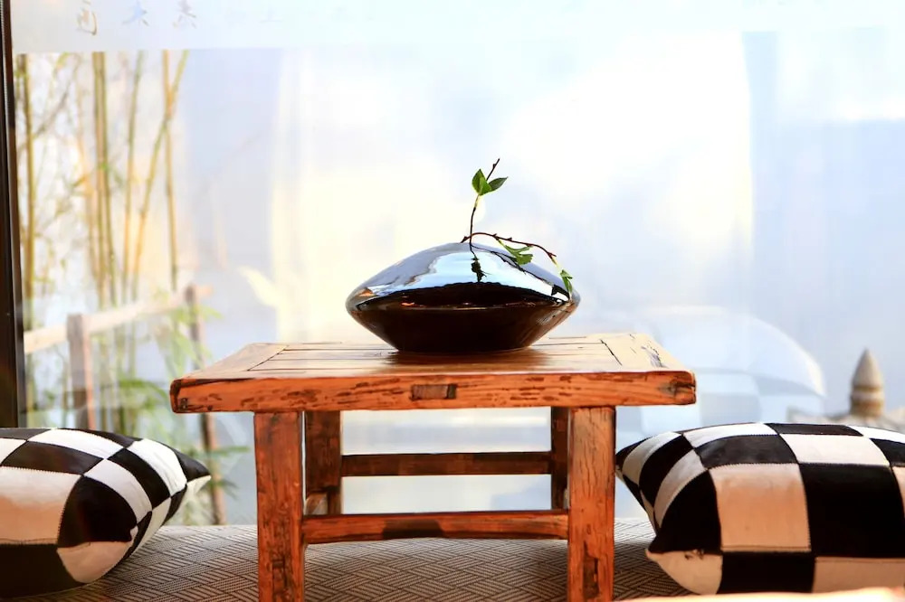 Carpenter's Rustic Courtyard-Great Wall