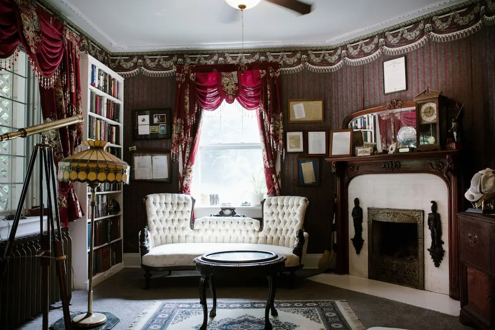 Brownsville Road House Bed & Breakfast