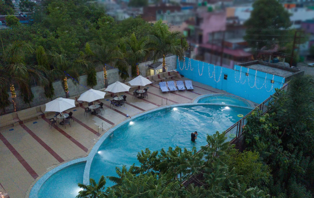V One Hotel The competent Palace
