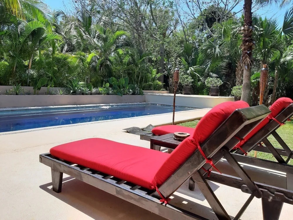 New Listing Close To Beach Sunny Spacious Villa