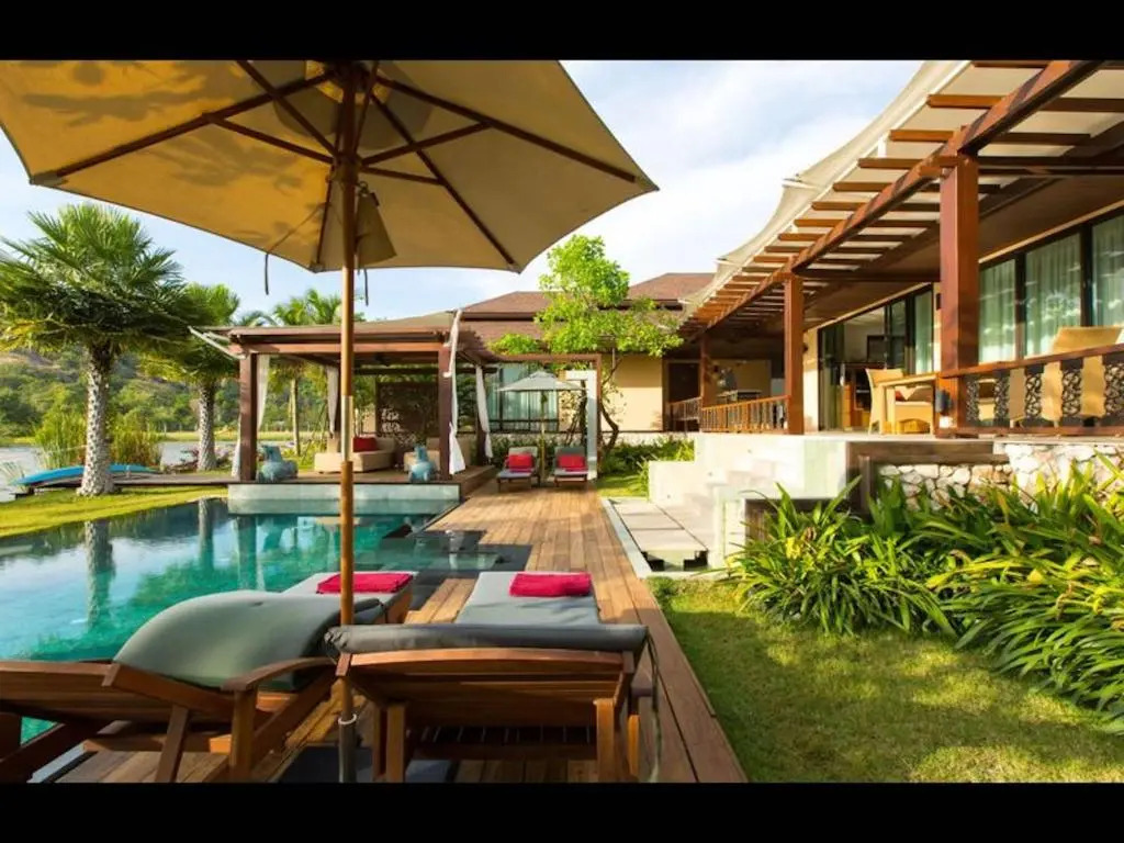 Dasiri Lakefront Villa Premium