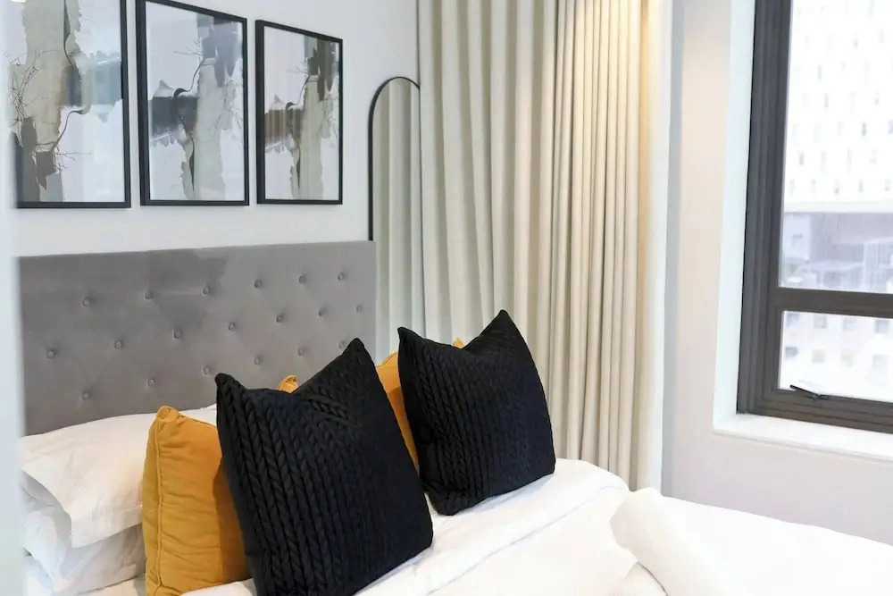 Stylish 1 BR Getaway, Fast Wi-fi, Beach Access