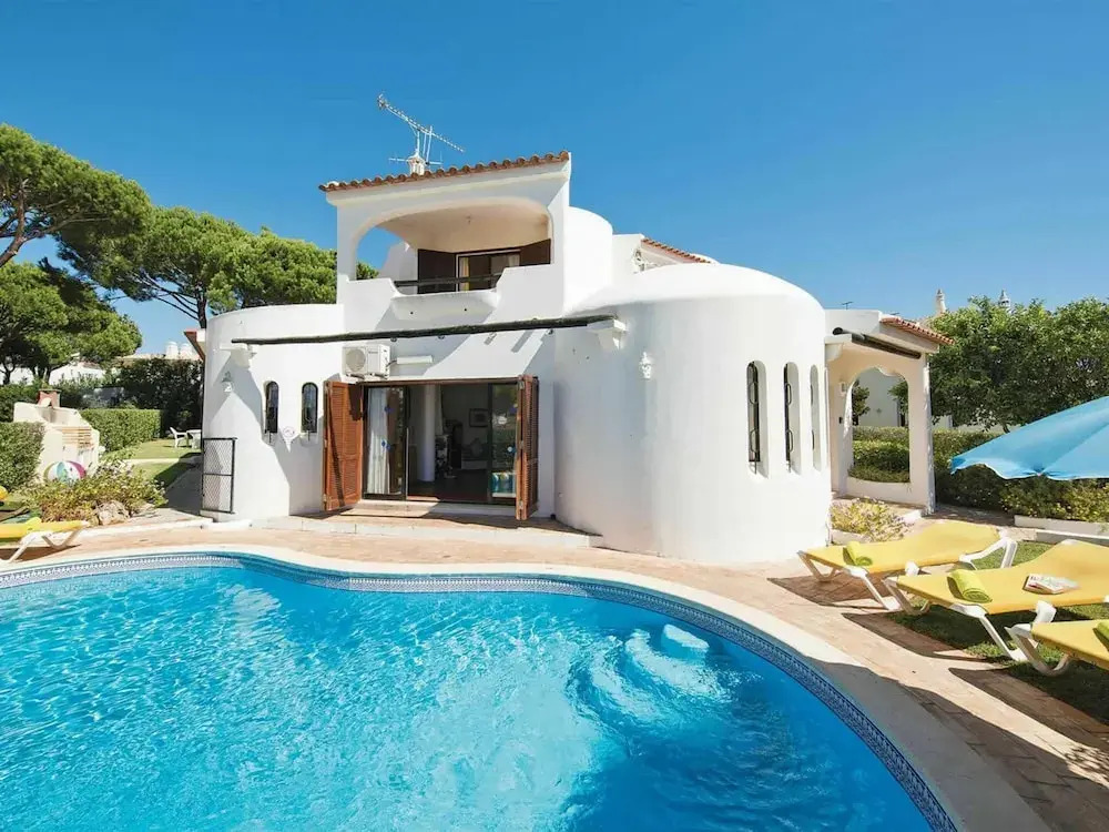 Modern Holiday Home in Quarteira With Swimming Pool