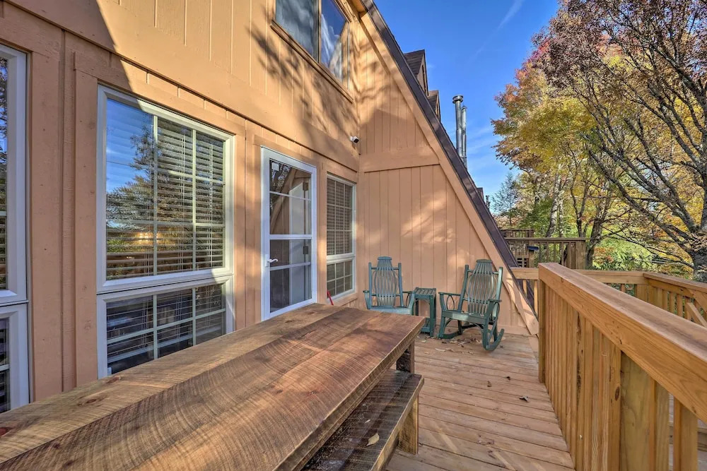 < 1 Mi to Beech Mtn Ski! Condo w/ Hot Tub Access