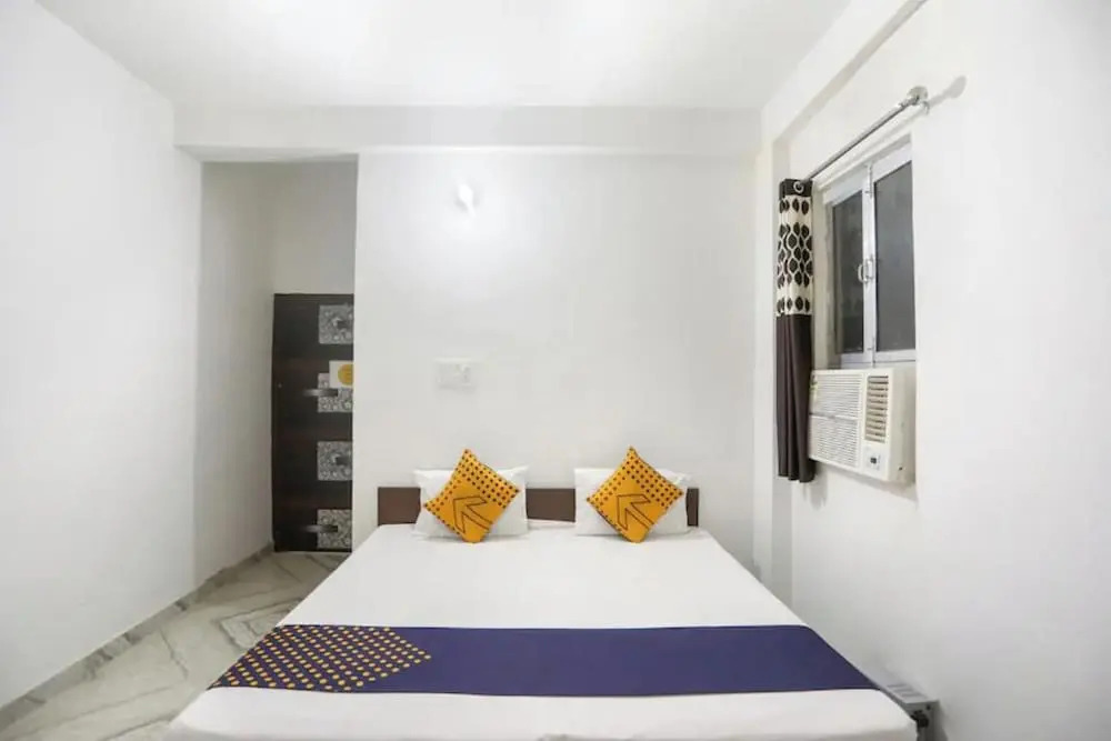 Goroomgo Shiv Ganga Guest House Varanasi