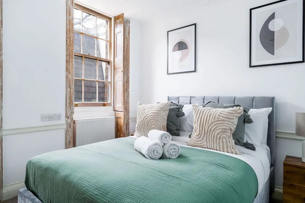 Elegant 2BR 2BA with Patio in Kennington