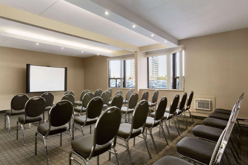 Travelodge by Wyndham Toronto East