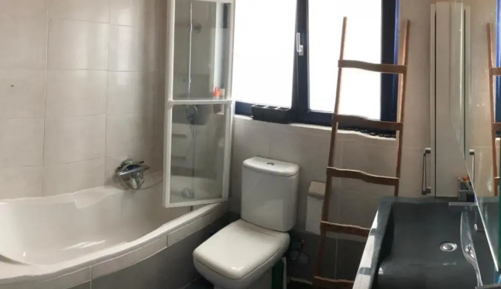 3 person privat room between station Ghent St Pieters & Expo Ghent