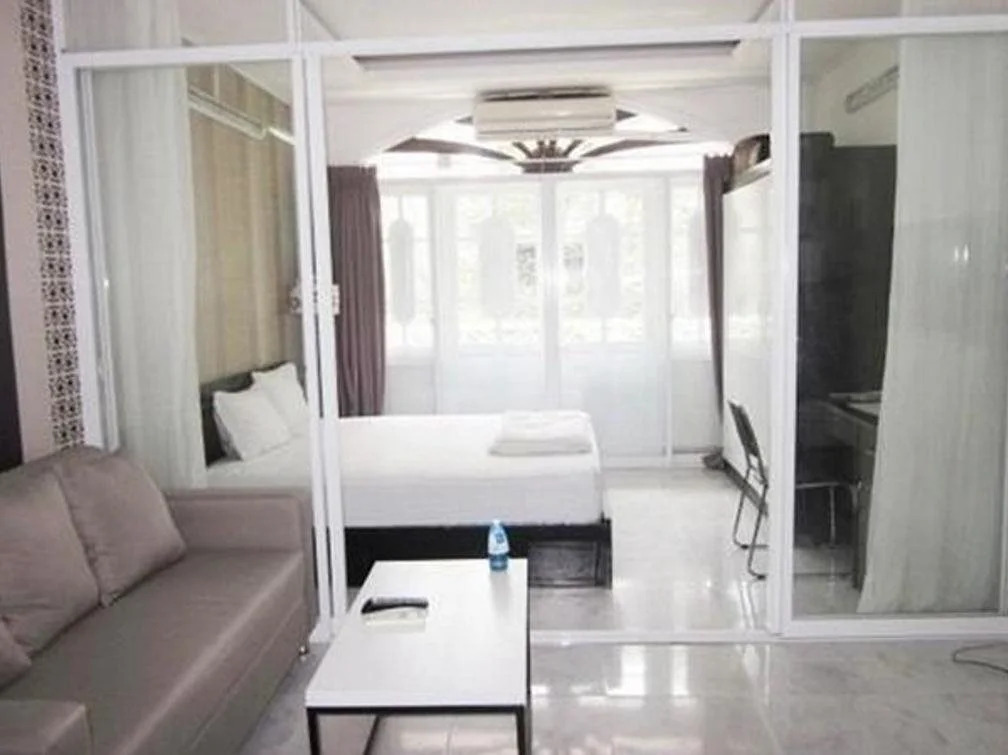 Smiley Apartment 1