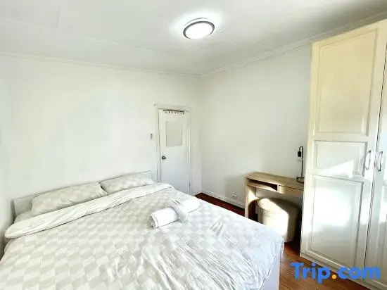 Spacious 4-Bedroom Family Home - Close to Airport & City