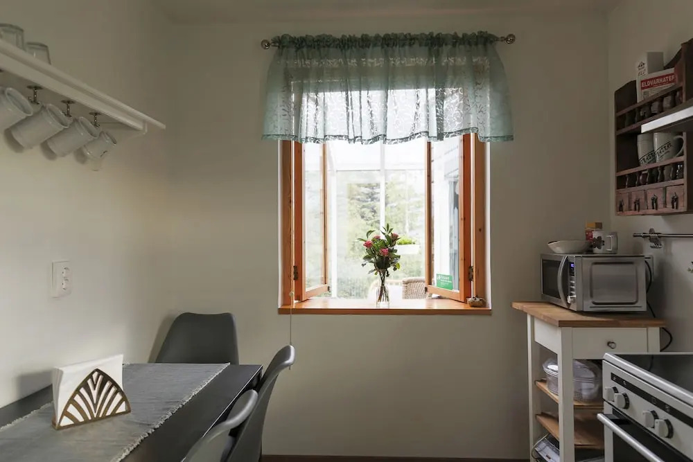 The Apartment - Öbbuhús