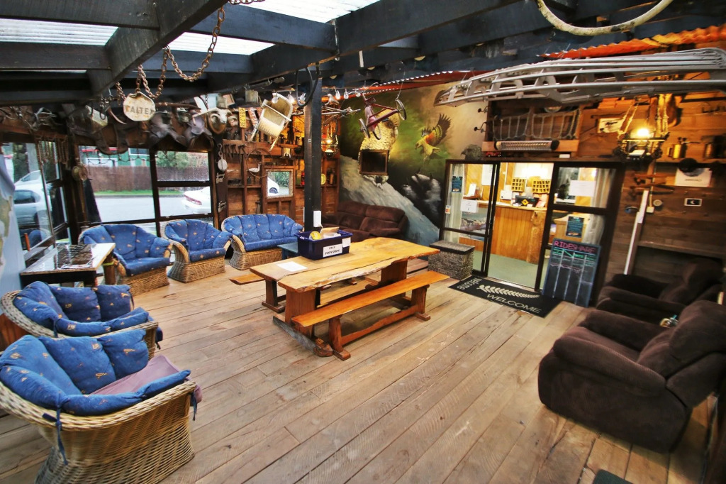 Chateau Backpackers & Motels