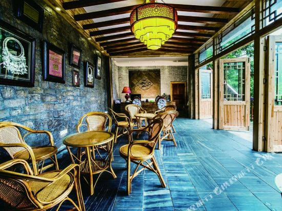 Xijiang Huayin Holiday Hotel