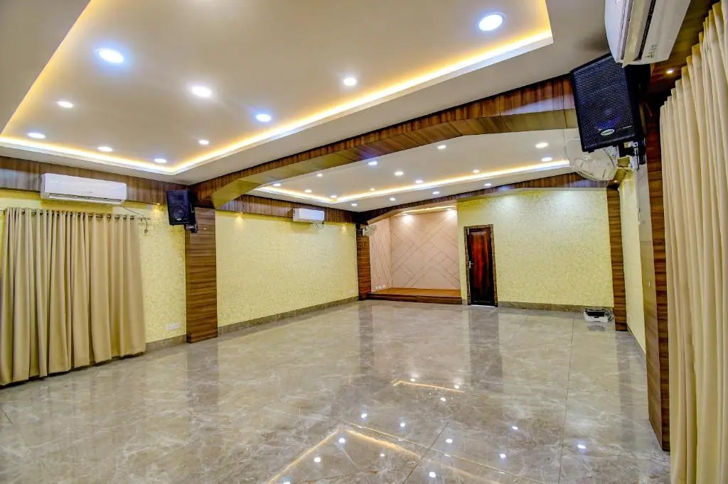 FabHotel Prime Grand Palace