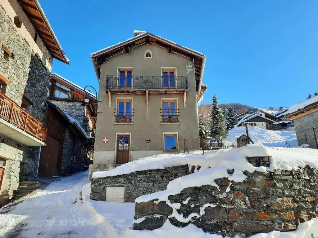 Chalet rénové 3 chambres, charme, WiFi gratuit, proximité pistes - FR-1-452-128