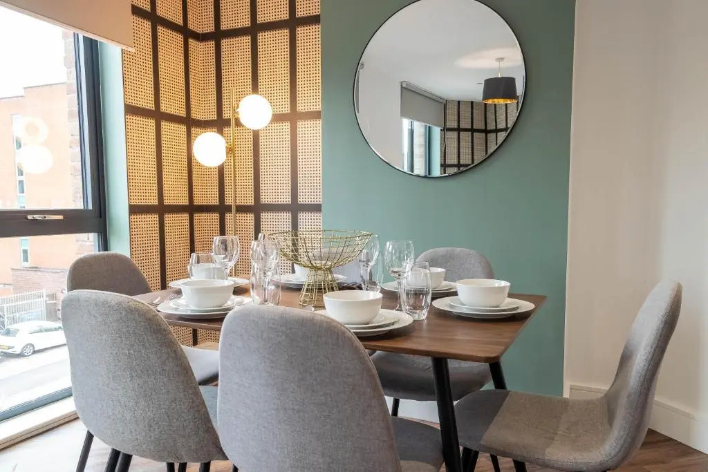 Luxe 3BR Great Central Apartment City View Near Sheffield