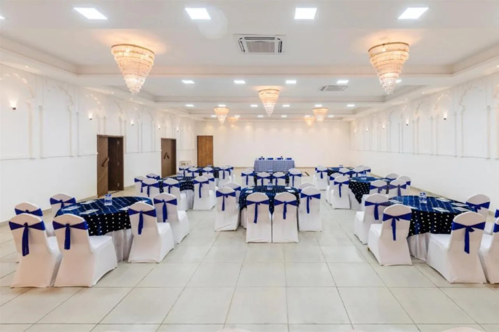 Traavista Aravali Mahal - Luxury Lake View Heritage Resort in Udaipur