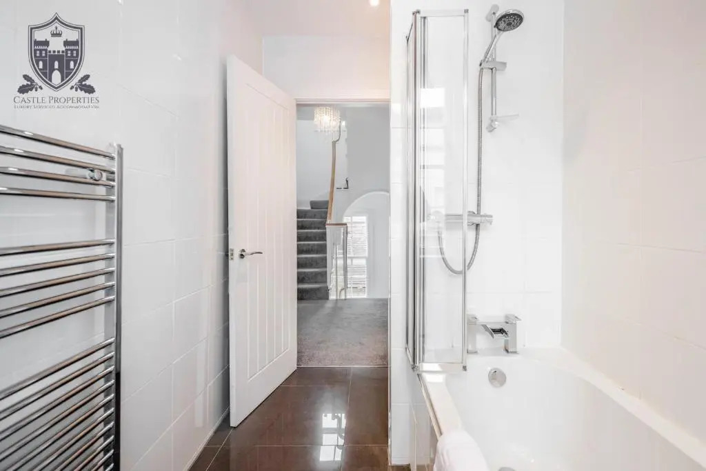 Castle Properties: The Sovereign 5 Bed Town House