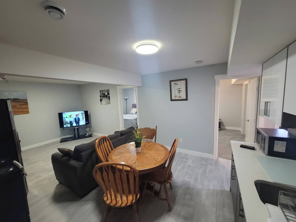 Luxurious Home Away From Home With AC