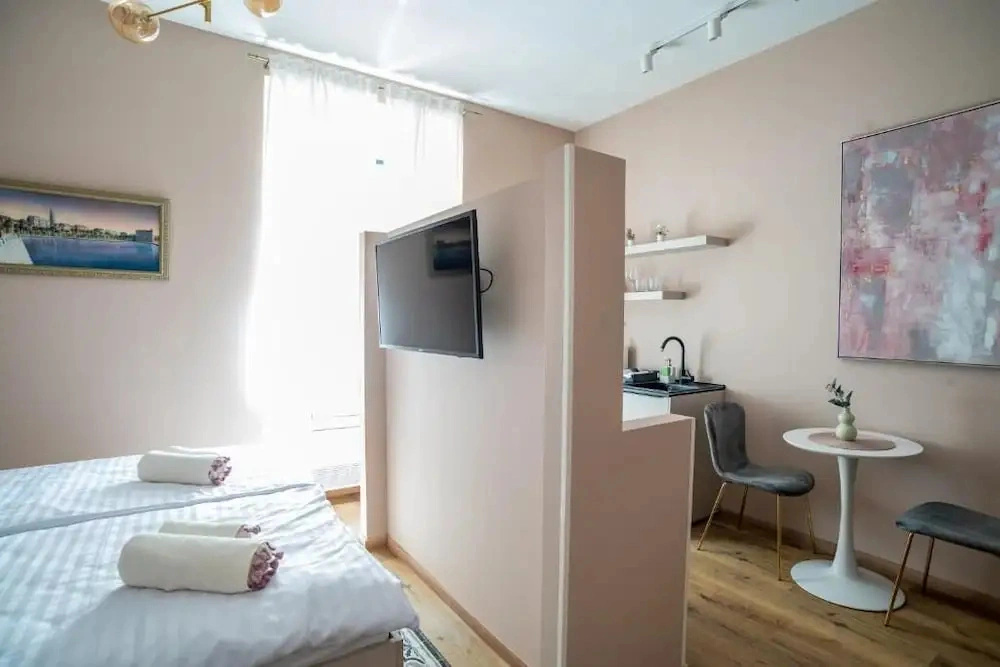 Zara 2 Center Deluxe Studio