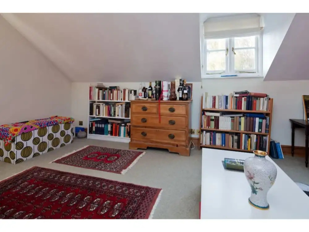 Stylish 2BR Flat Central Oxford With Parking