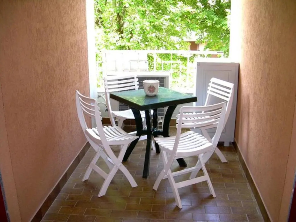 Apartment for 5 people in a Residence with Swimming Pool close to the Beach