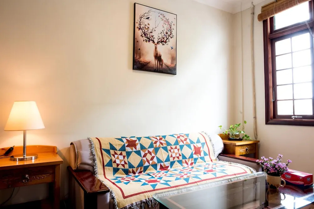 Dlux Saigon