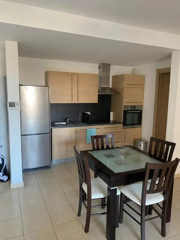 Superbe appartement avec parking privé, proche commerces et mer