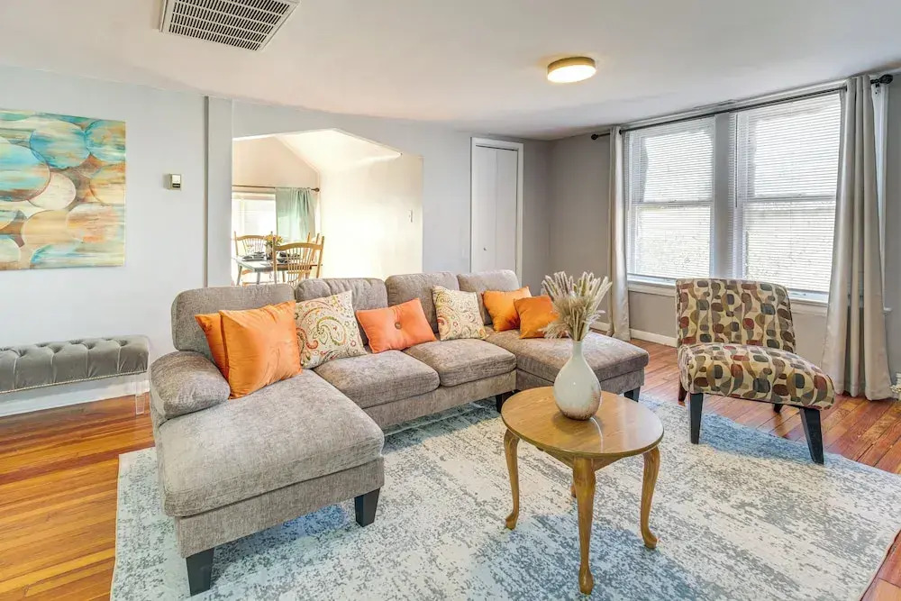 Walk to Coventry Village: Charming Top-Floor Unit
