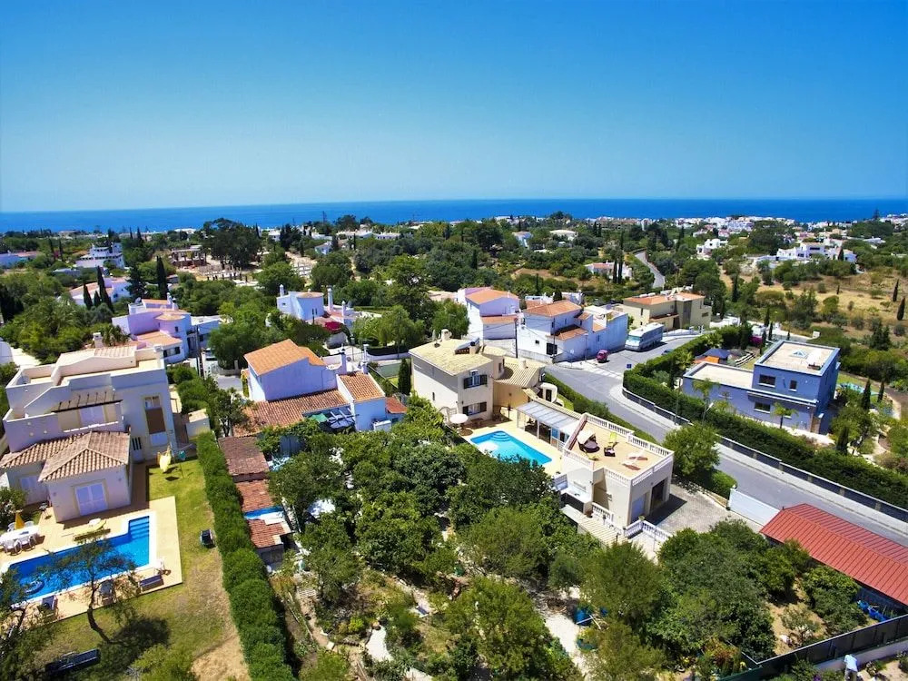 Villa Dominica - com BBQ e piscina aquecível em Carvoeiro