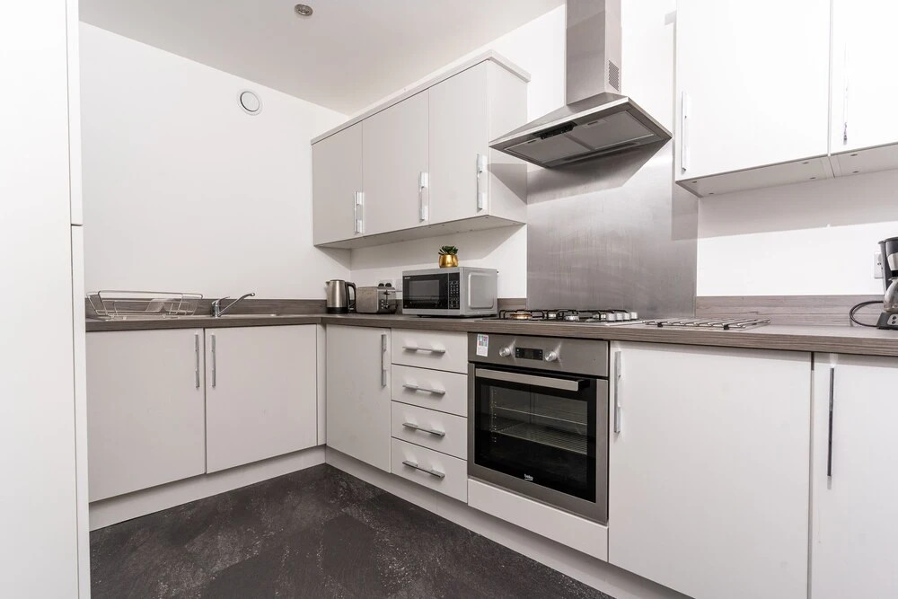 Charming 3-bed House in Glasgow With Free Parking