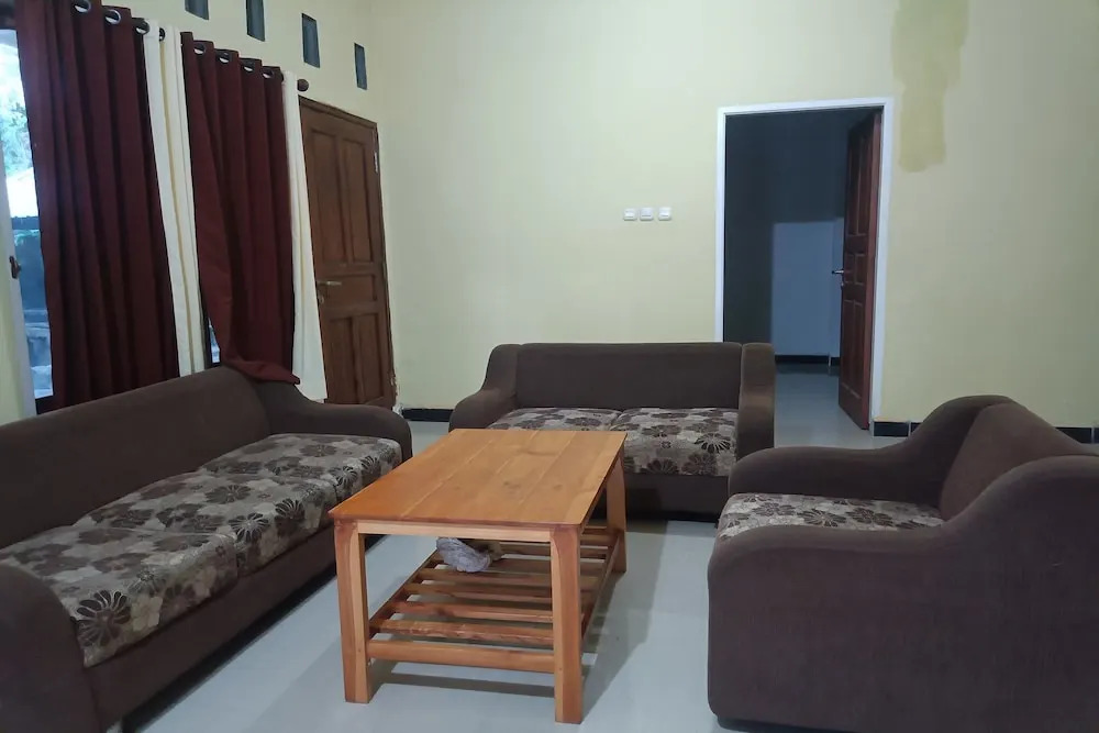 Hotel O Penginapan Annisya Near SMA Negeri 2 Mataram