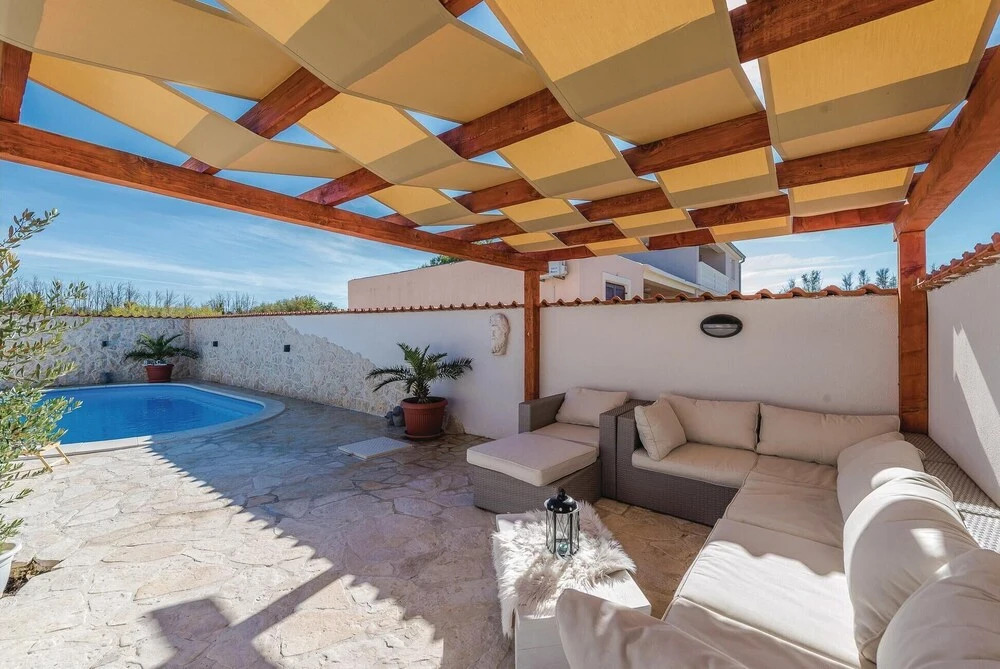Two-Bedroom Holiday Home In Privlaka-Sabunike