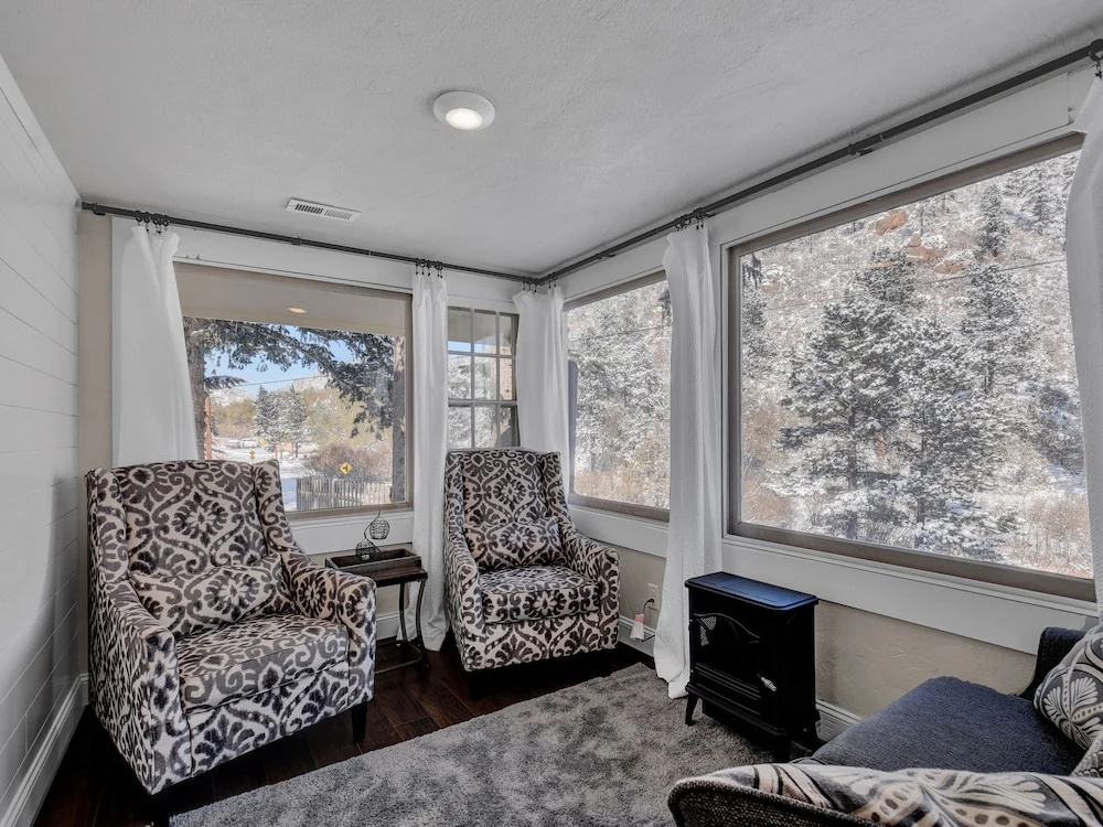 The Chipita Park Cabin