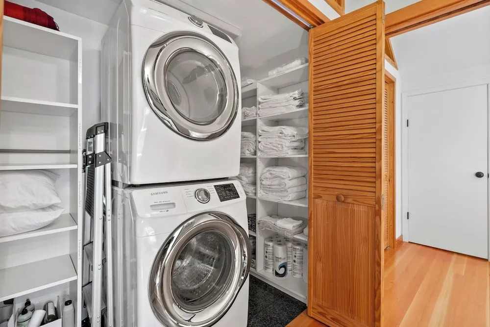 Redwood Oasis - Luxe Santa Cruz Cabin w/ Hot Tub