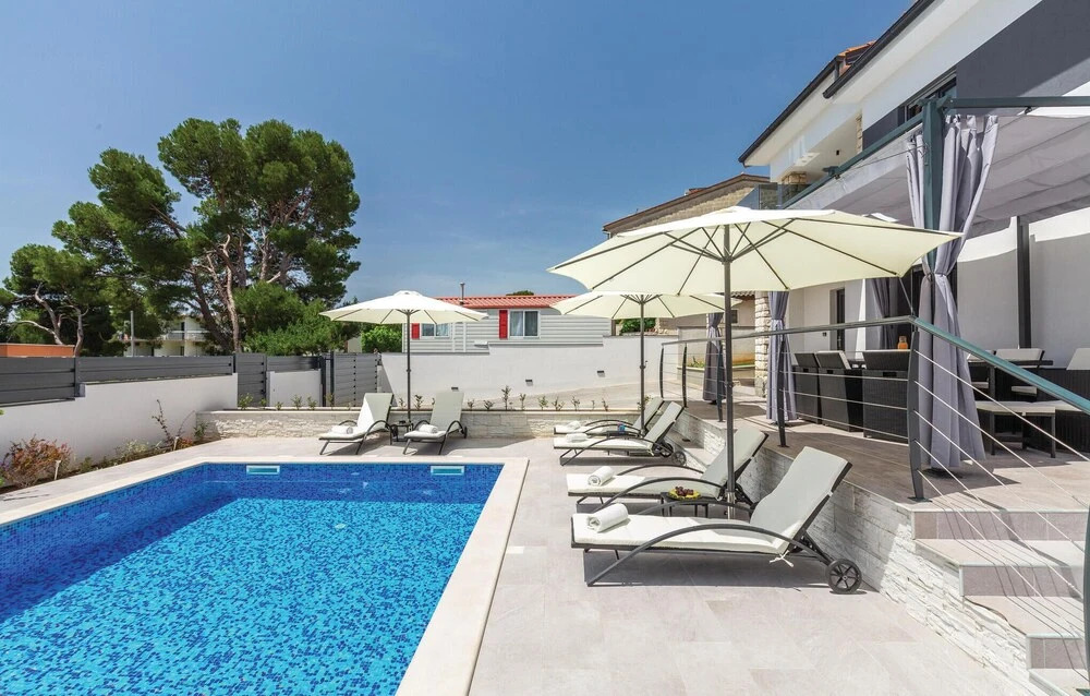 Awesome Home in Banjole With Outdoor Swimming Pool, Wifi and 3 Bedrooms