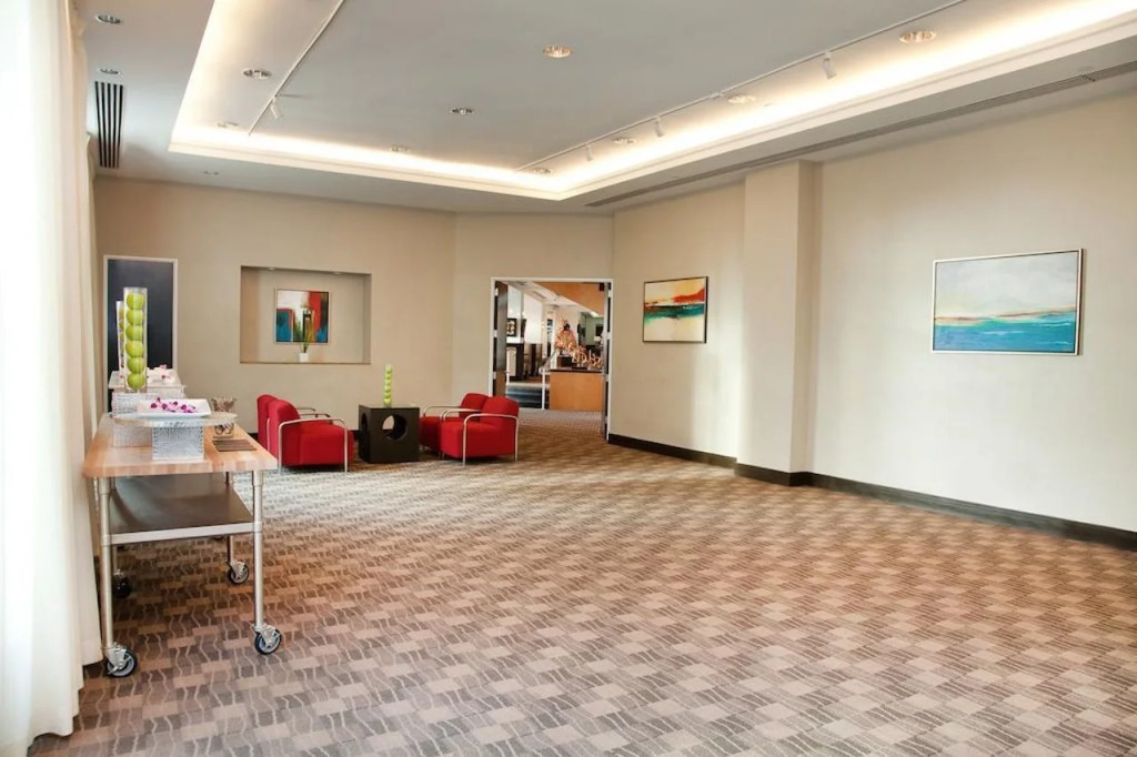 GALLERY One - A DoubleTree Suites by Hilton Hotel