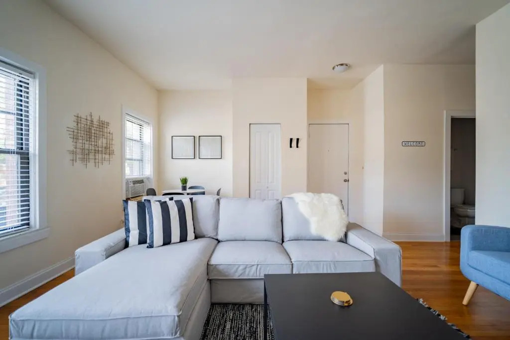 Classy 3BR 2BA Logan Square Apt with Free Parking