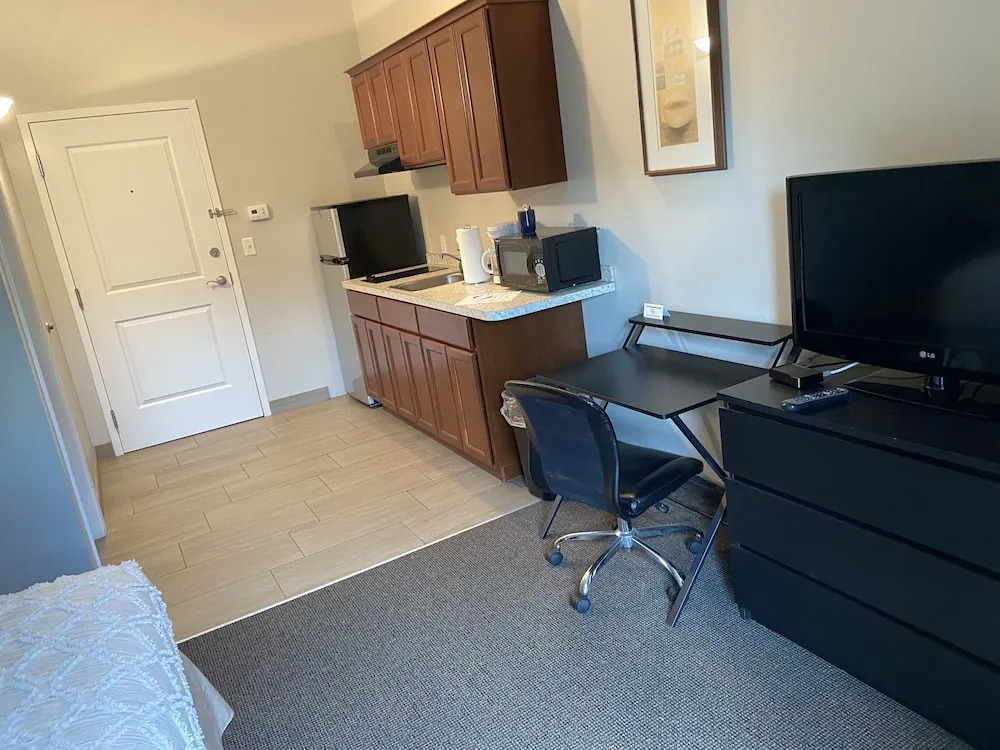 Brinton Suites