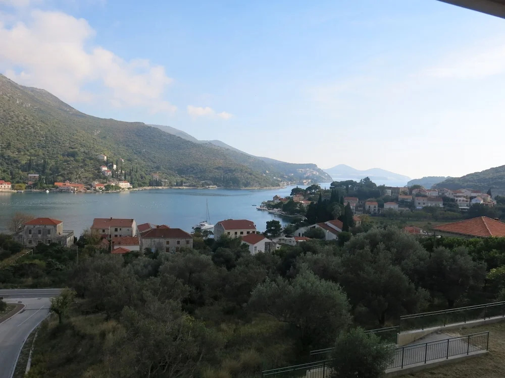 Apartments Moretić