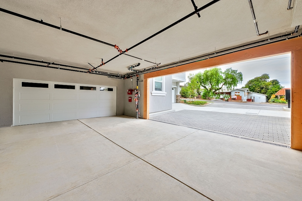 343 Oak Avenue