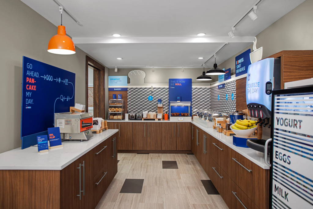 Holiday Inn Express & Suites Woodside LaGuardia Airport