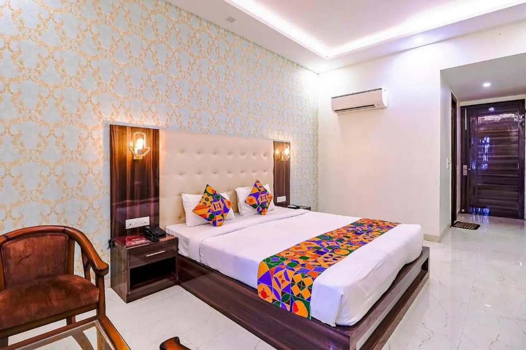 Fabhotel Swess Grand