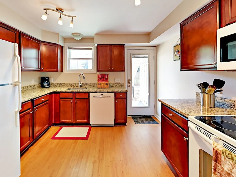 307 Savannah - 6 Br Duplex