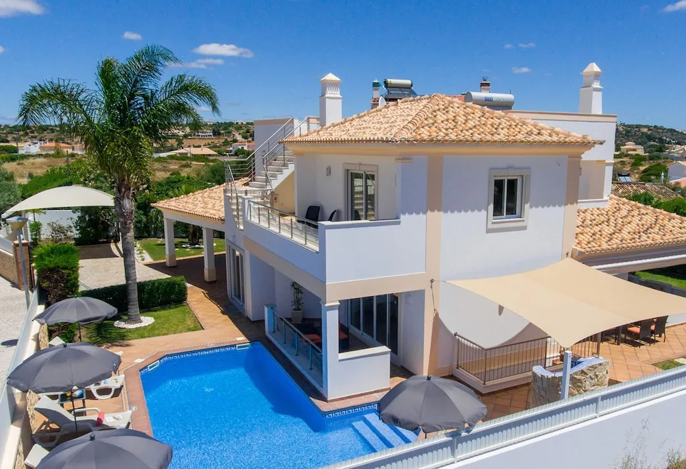Villa Laguna - Moradia relaxante com piscina aquecível e BBQ - Albufeira