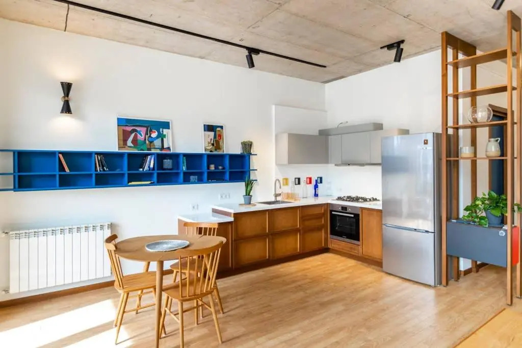 Modern 1BR apt w spacious balcony & a bathtub