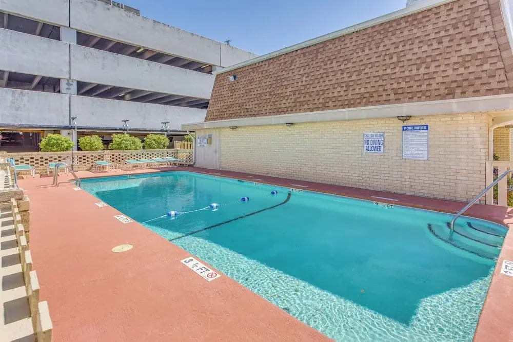 Walk to Myrtle Beach: Townhome w/ Pool Access