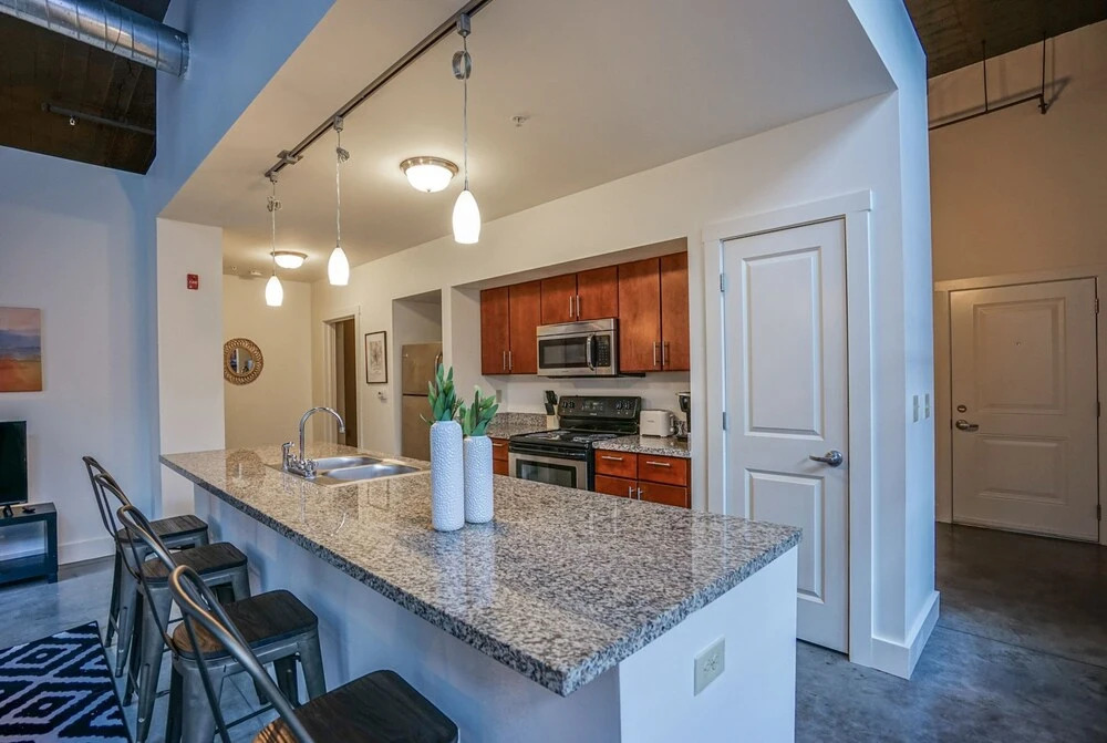 FRONTDESK 800 Capitol Apts Downtown Indy