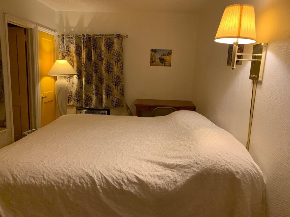 Sunshine Motel